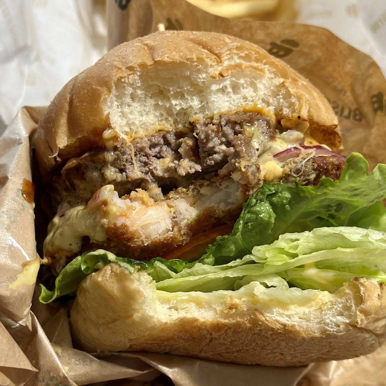 도네이션 버거를 제대로 베어 먹은 것 같은 모습